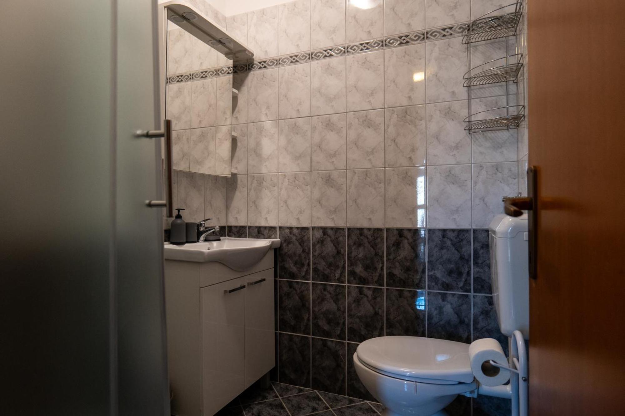Irena'S Place A1 Ровин Екстериор снимка
