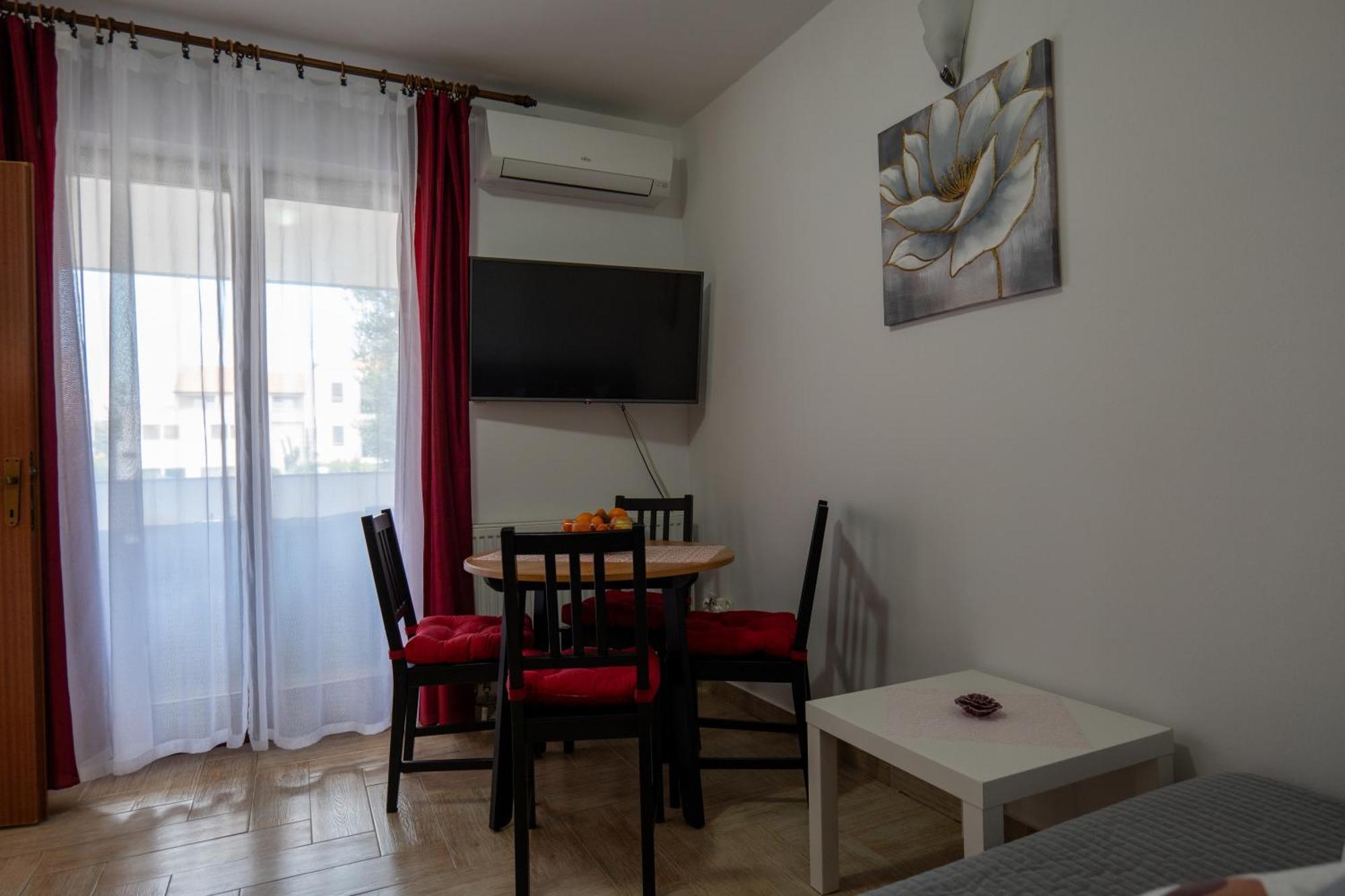 Irena'S Place A1 Ровин Стая снимка