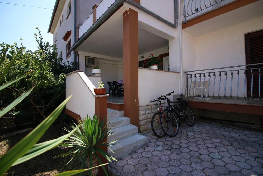Irena'S Place A1 Ровин Стая снимка