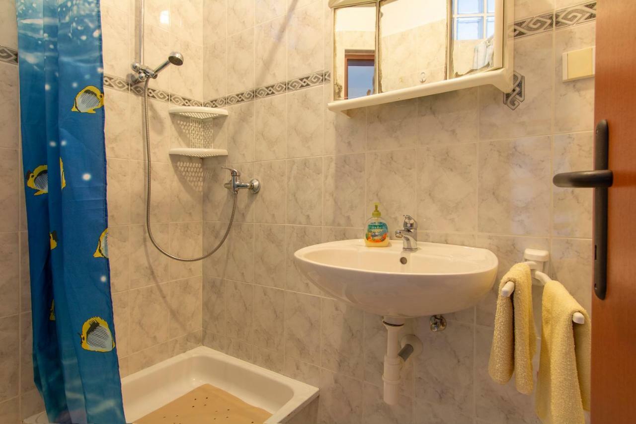 Irena'S Place A1 Ровин Екстериор снимка