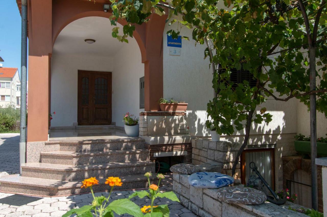 Irena'S Place A1 Ровин Екстериор снимка